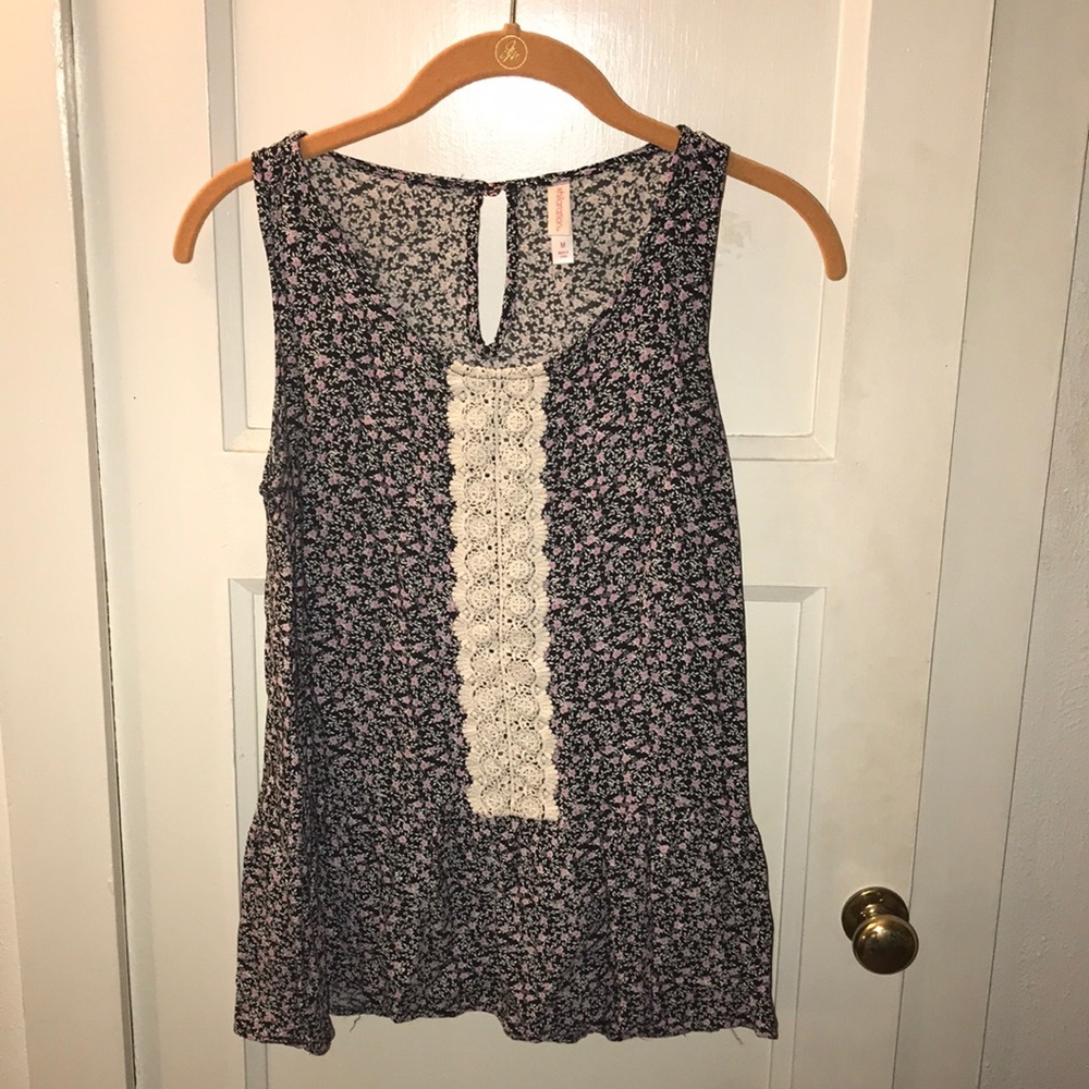 Sleeveless dress top